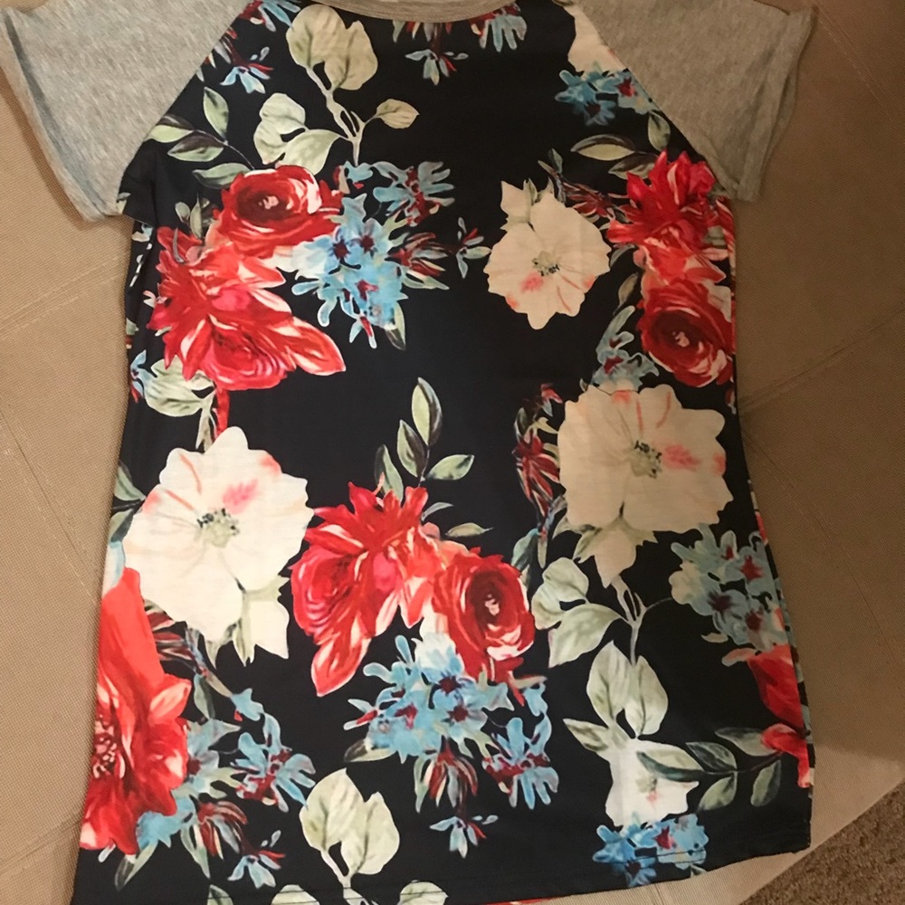 Flowered short sleeved top